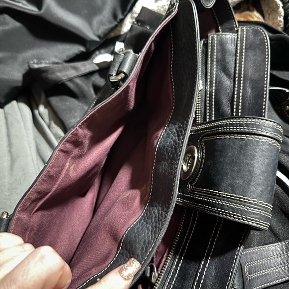 Black Coach bag with burgundy lining - Picture 6 of 13